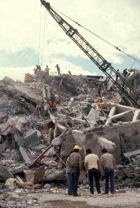 Earthquake in Mexico Sep 19, 1985 - Mexico City, Mexico - A magnitude 8.1 earthquake occurred off the Pacific coast of Mexico. The damage was concentrated in a 25 km 2 area of Mexico City, 350 km from the epicenter. The underlying geology and geologic history of Mexico City contributed to this unusual concentration of damage at a distance from the epicenter. Of a population of 18 million, an estimated 10,000 people were killed, and 50,000 were injured. In addition, 250,000 people lost their homes and property damage amounted to billion. PICTURED: Damage caused by a earthquake Copyright: xMarioxRuizx