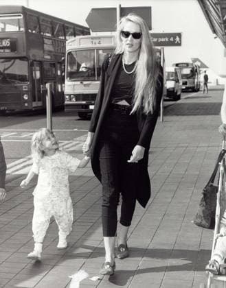 Entertainment News - Jan. 5, 1987 Jan. 5, 1987 - JERRY HALL with Elizabeth Scarlett Jagger.1987. Copyright: xGlobexPhotosx