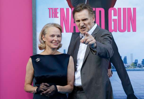 Bilder des Jahres 2025, Entertainment 07 Juli Pamela Anderson and Liam Neeson arrive on the red carpet for Paramount Pictures The Naked Gun Premiere at the SVA Theatre on Monday, July 28, 2025 in New York City.  NYP20250729321 JOHNxANGELILLO
