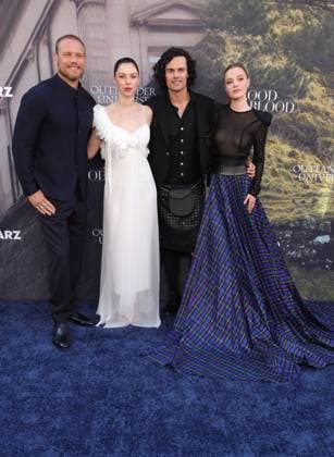 Bilder des Jahres 2025, Entertainment 07 Juli 28 July 2025 . Los Angeles, California - Sam Heughan, Hermione Corfield, Jamie Roy, Harriet Slater At Outlander: Blood of my Blood Premiere Event held at DGA Theater Complex in Los Angeles. Los Angeles USA - ZUMAa123 20250728_zaa_a123_037 Copyright: xFSx