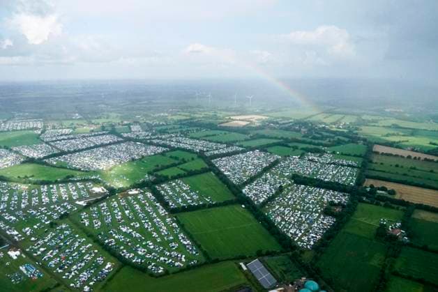 Bilder des Jahres 2025, News 07 Juli News Bilder des Tages cntv Blick Uebersicht auf das Wacken Festival Gelaende Regenbogen mit Buehne Campingplatz Anreise der Heavy Metal Town Metalheads Fans aus der Luft zum 34. Wacken Open Air Festival Start des Festivals ist am 30. Juli es dauert bis zum 02.August 2025 statt Wacken bei Itzehoe 29.Juli 2025 SH Deutschland *** cntv view overview of the Wacken Festival rainbow area with stage campsite arrival of the Heavy Metal Town Metalheads fans from the air to the 34 Wacken Open Air Festival start of the festival is on July 30 it lasts until August 02, 2025 instead of Wacken near Itzehoe July 29, 2025 SH Germany