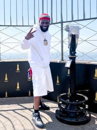 Entertainment Bilder des Tages Odumodublvck visited empire state building to celebrate new single pity this boy ft. Victony. (new) odumodublvck visited empire state building to celebrate new single pity this boy ft. Victony. July 29, 2025, new york, usa. Nigerian rapper odumodublvck marked the release of his latest single, pity this boy featuring victony, with a special visit to the empire state building in new york city. The visit included a photo session on the iconic grand staircase and at the 86th floor observatory. It also highlighted the artist™s rising global presence and the continued cultural impact of afrobeats on the international music scene. Credit: jeff rivera the news2 (Foto: Jeff Rivera Thenews2 imago images) Odumodublvck visited empi  Copyright: xJeffxRiverax