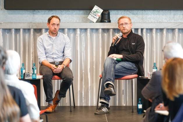 Entertainment Bilder des Tages Buchpremiere von Am Kippunkt. Wo das Klima zu kollabieren droht und wie wir uns noch retten können von Toralf Staud und Benjamin von Brackel Berlin, 29.7.2025 Benjamin von Brackel und Toralf Staud bei der Buchpremiere von Am Kippunkt. Wo das Klima zu kollabieren droht und wie wir uns noch retten können in Berlin Berlin Copyright: xMatthiasxGränzdörferx