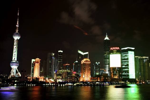 Skyline von Shanghai bei Nacht Shanghai skyline at night Copyright: imageBROKER ElisabethxHoiberg ibxhoi14452781.jpg