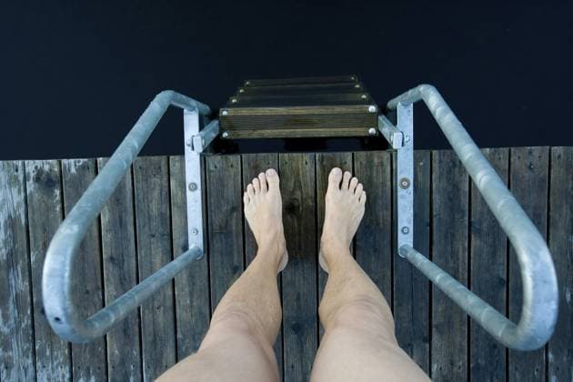 Creative Highlight Symbolbilder Betreten des Pools Entering the pool Copyright: imageBROKER ElisabethxHoiberg ibxhoi14447004.jpg ,model released, Symbolfoto ,property released