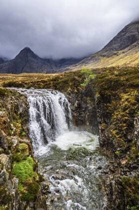 Creative Highlights World Fairy Pools und Wasserfälle, Glen Brittle, Black Cuillin, Isle of Skye, Schottland, UK Fairy Pools and Waterfalls, Glen Brittle, Black Cuillin, Isle of Skye, Scotland, UK Copyright: imageBROKER MaciejxOlszewski ibxmao14445187.jpg