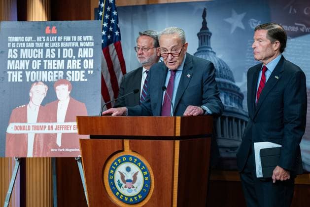 Bilder des Jahres 2025, News 07 Juli Senate Minority Leader Chuck Schumer, D-NY, speaks at a press conference calling on the administration to release the Epstein files in the U.S. Capitol building in Washington, DC on Wednesday, July 30, 2025.  WAP2025073041 ANNABELLExGORDON