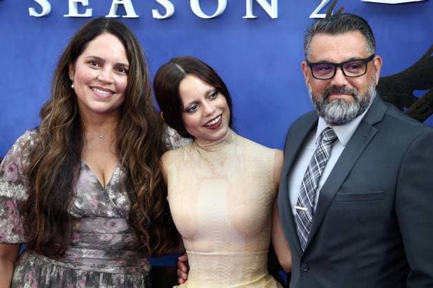Wednesday Season 2, Part 1 world premiere in London Jenna Ortega with her parents Natalie Ortega and Edward Ortega at the global premiere of Wednesday Season 2, Part 1 at Central Hall in Westminster, London. London Central Hall Westminister UK Copyright: xFredxDuvalx