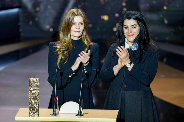 Chiara Mastroianni et Marjane Satrapi sur scène lors de la 46ème cérémonie des César à l Olympia à Paris le 12 mars 2021. Pierre Villard Pool Bestimage 46th Cesar Film Awards 2021 ceremony at Olympia in Paris on March 12th, 2021 Paris France *** Chiara Mastroianni and Marjane Satrapi on stage at the 46th Cesar Film Awards ceremony at Olympia in Paris on March 12th, 2021 Pierre Villard Pool Bestimage 46th Cesar Film Awards 2021 ceremony at Olympia in Paris on March 12th, 2021 Paris France  Copyright: xPierrexVillardx xPoolx xBestimagexPierrexVillardx xPoolx xBestimagex
