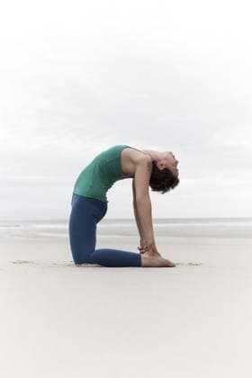 Creative Highlight Symbolbilder Junge Frau beim Sport am Strand Young Woman Doing Exercise On Beach Copyright: imageBROKER ElisabethxHoiberg ibxhoi14449489.jpg ,model released, Symbolfoto ,property released
