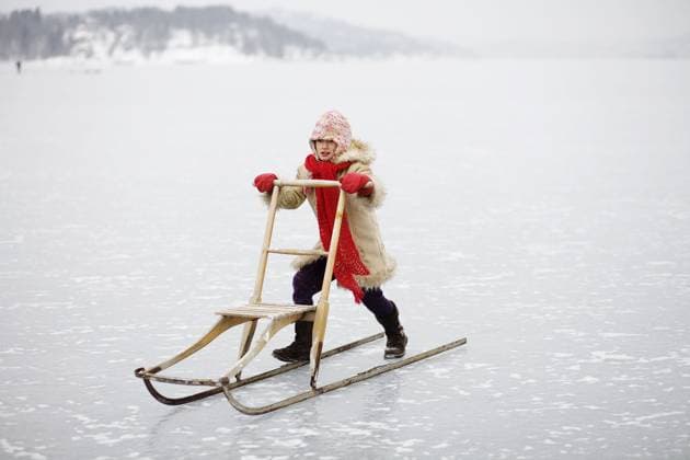 Creative Highlight Symbolbilder Gefrorener See Kickschlitten in Norwegen Frozen lake - kick sledge in Norway Copyright: imageBROKER ElisabethxHoiberg ibxhoi14453666.jpg ,model released, Symbolfoto ,property released