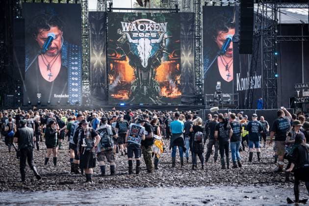 Licensed for editorial use only. Not permitted for use in commercial products, including books, calendars or merchandise. Nur für redaktionelle Nutzung. Keine Verwendung in kommerziellen Produkten, einschließlich Büchern, Kalendern oder Merchandising.;Wacken Open Air - Festival 2025 - WOA - W:O:A 2025 - Blick auf das Festivalgelände - Masch und Schlamm im Infield des Festivals, Wacken Schleswig-Holstein Deutschland Festivalgelände *** Licensed for editorial use only Not permitted for use in commercial products, including books, calendars or merchandise For editorial use only Not permitted for use in commercial products, including books, calendars or merchandising Wacken Open Air Festival 2025 WOA W O A 2025 View of the festival site Me