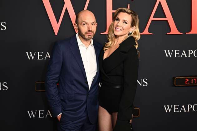 Paul Scheer mit Ehefrau June Diane Raphael bei der Weltpremiere des Kinofilms Weapons im United Theatre on Broadway. Los Angeles, 31.07.2025