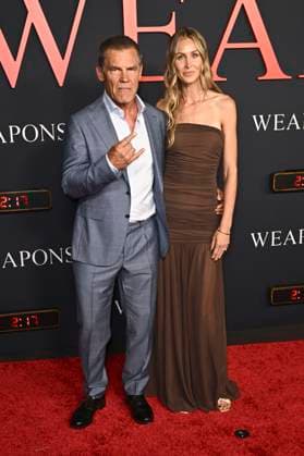 Josh Brolin mit Ehefrau Kathryn Boyd Brolin bei der Weltpremiere des Kinofilms Weapons im United Theatre on Broadway. Los Angeles, 31.07.2025