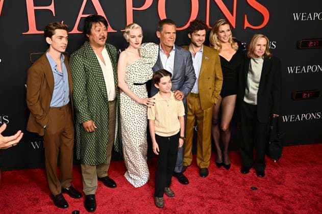 Austin Abrams, Benedict Wong, Julia Garner, Cary Christopher, Josh Brolin, Ehrenreich, June Diane Raphael und Amy Madigan bei der Weltpremiere des Kinofilms Weapons im United Theatre on Broadway. Los Angeles, 31.07.2025