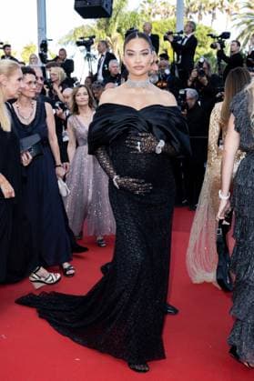 Shanina Shaik (enceinte) (Bijoux Messika) - Montée des marches du film « Elvis » lors du 75ème Festival International du Film de Cannes. Le 25 mai 2022 Olivier Borde Bestimage Red carpet of the movie « Elvis » during the 75th Cannes International Film Festival. On may 25th 2022 Cannes France *** Shanina Shaik pregnant Bijoux Messika Montée des marches du film Elvis lors du 75ème Festival International du Film de Cannes Le 25 mai 2022 Olivier Borde Bestimage Red carpet of the movie Elvis during the 75th Cannes International Film Festival On may 25th 2022 Cannes France  Copyright: xOLIVIERxBORDEx xBESTIMAGExOLIVIERxBORDEx xBESTIMAGEx