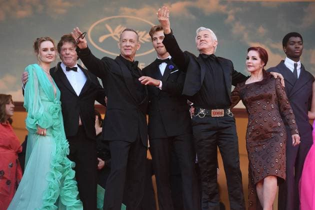 Olivia DeJonge, Steve Binder, Tom Hanks, Austin Butler, Baz Luhrmann, Priscilla Presley, Alton Mason (Bijoux Messika) - Montée des marches du film « Elvis » lors du 75ème Festival International du Film de Cannes. Le 25 mai 2022 Giancarlo Gorassini Bestimage Red carpet of the movie « Elvis » during the 75th Cannes International Film Festival. On may 25th 2022 Cannes France *** Olivia DeJonge, Steve Binder, Tom Hanks, Austin Butler, Baz Luhrmann, Priscilla Presley, Alton Mason Bijoux Messika Montée des marches du film Elvis lors du 75ème Festival International du Film de Cannes Le 25 mai 2022 Giancarlo Gorassini Bestimage Red carpet of the movie Elvis during the 75th Cannes International Film Festival On may 25th 2022 Cannes Franc  Copyright: xGiancarloxGorassini BestimagexGiancarloxGorassini Bestimagex