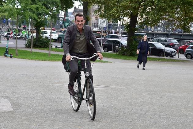 Theater Premiere VANYA KOMÖDIE Hans-Werner Meyer mit seinem Fahrrad Ankunft zur Theater Premiere VANYA KOMÖDIE am Kurfürstendamm im neuen Haus, im Berliner Ensamble in Berlin, am 03.08.2025