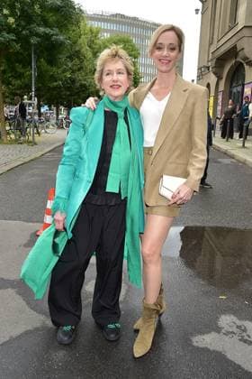 Theater Premiere VANYA KOMÖDIE Beatrice Richter mit Tochter Judith Richter Ankunft zur Theater Premiere VANYA KOMÖDIE am Kurfürstendamm im neuen Haus, im Berliner Ensamble in Berlin, am 03.08.2025