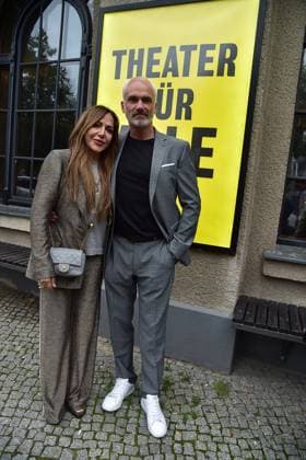 Theater Premiere VANYA KOMÖDIE Simone Thomalla (60) und RenÃ M. Ankunft zur Theater Premiere VANYA KOMÖDIE am Kurfürstendamm im neuen Haus, im Berliner Ensamble in Berlin, am 03.08.2025