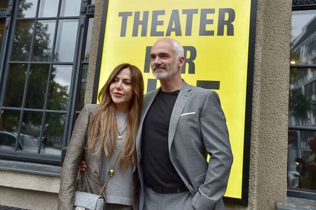 Theater Premiere VANYA KOMÖDIE Simone Thomalla (60) und RenÃ M. Ankunft zur Theater Premiere VANYA KOMÖDIE am Kurfürstendamm im neuen Haus, im Berliner Ensamble in Berlin, am 03.08.2025
