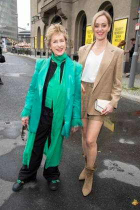 abb Beatrice Richter und Judith Richter Mutter tochter Schauspielerinen zu Gast anlaesslich der Deutschen Erstauffuehrung vom Theaterstueck Vanja von der Komoedie am Kurfuerstendamm im Neuen Haus des Berliner Ensemble am 03.August 2025 in Berlin Berlin Deutschland