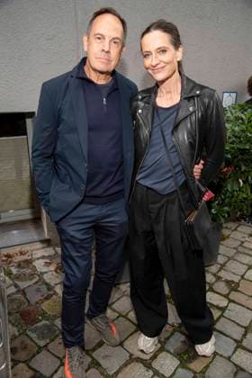 abb Moritz Lindbergh und Nicola Ransom Schauspieler zu Gast anlaesslich der Deutschen Erstauffuehrung vom Theaterstueck Vanja von der Komoedie am Kurfuerstendamm im Neuen Haus des Berliner Ensemble am 03.August 2025 in Berlin Berlin Deutschland