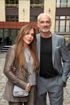 abb Simone Thomalla und Rene M. Schauspielerin mit Freund zu Gast anlaesslich der Deutschen Erstauffuehrung vom Theaterstueck Vanja von der Komoedie am Kurfuerstendamm im Neuen Haus des Berliner Ensemble am 03.August 2025 in Berlin Berlin Deutschland