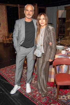 abb Simone Thomalla und Rene M. Schauspielerin mit Freund zu Gast anlaesslich der Deutschen Erstauffuehrung vom Theaterstueck Vanja von der Komoedie am Kurfuerstendamm im Neuen Haus des Berliner Ensemble am 03.August 2025 in Berlin Berlin Deutschland