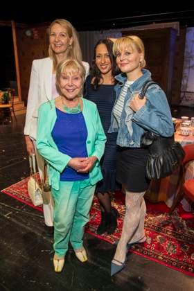 abb Constanze Behrends, Margot Rothweiler, Isabelle Bhuiyan und Jenny Loeffler zu Gast anlaesslich der Deutschen Erstauffuehrung vom Theaterstueck Vanja von der Komoedie am Kurfuerstendamm im Neuen Haus des Berliner Ensemble am 03.August 2025 in Berlin Berlin Deutschland