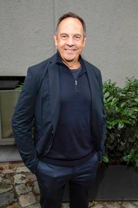 abb Moritz Lindbergh Schauspieler zu Gast anlaesslich der Deutschen Erstauffuehrung vom Theaterstueck Vanja von der Komoedie am Kurfuerstendamm im Neuen Haus des Berliner Ensemble am 03.August 2025 in Berlin Berlin Deutschland