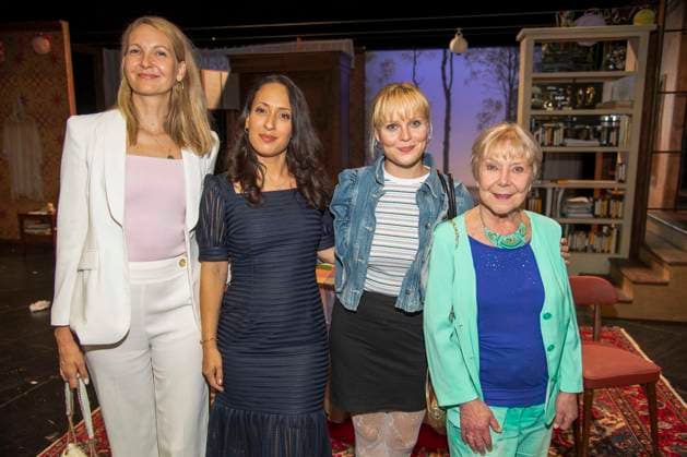 abb Constanze Behrends, Margot Rothweiler, Isabelle Bhuiyan und Jenny Loeffler zu Gast anlaesslich der Deutschen Erstauffuehrung vom Theaterstueck Vanja von der Komoedie am Kurfuerstendamm im Neuen Haus des Berliner Ensemble am 03.August 2025 in Berlin Berlin Deutschland