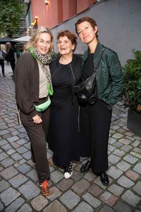 abb Gesine Cukrowski, Gayle Tufts und Agnes Mann zu Gast anlaesslich der Deutschen Erstauffuehrung vom Theaterstueck Vanja von der Komoedie am Kurfuerstendamm im Neuen Haus des Berliner Ensemble am 03.August 2025 in Berlin Berlin Deutschland