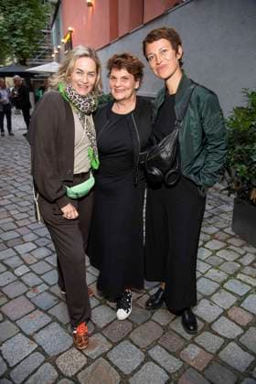 abb Gesine Cukrowski, Gayle Tufts und Agnes Mann zu Gast anlaesslich der Deutschen Erstauffuehrung vom Theaterstueck Vanja von der Komoedie am Kurfuerstendamm im Neuen Haus des Berliner Ensemble am 03.August 2025 in Berlin Berlin Deutschland