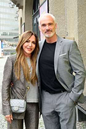 Simone Thomalla mit Partner Rene Marchand bei der Premiere des Theaterstücks Vanya in der Komödie am Kurfürstendamm im Neuen Haus des Berliner Ensemble. Berlin, 03.08.2025
