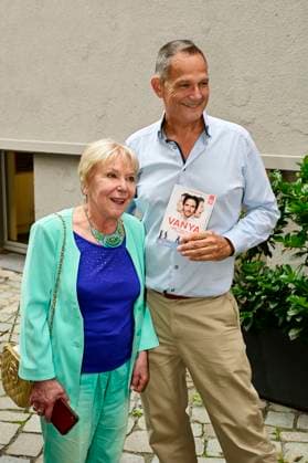 Margot Rothweiler und Klaus-Peter Grap bei der Premiere des Theaterstücks Vanya in der Komödie am Kurfürstendamm im Neuen Haus des Berliner Ensemble. Berlin, 03.08.2025