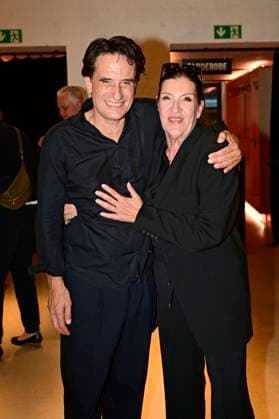 Oliver Mommsen und Katy Karrenbauer bei der Premiere des Theaterstücks Vanya in der Komödie am Kurfürstendamm im Neuen Haus des Berliner Ensemble. Berlin, 03.08.2025