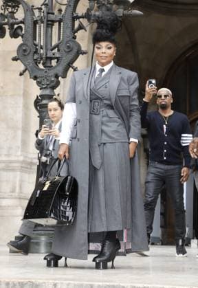 Janet Jackson - Arrivées au défilé Thom Browne Collection Femme Prêt-à-porter Printemps Eté 2023 lors de la Fashion Week de Paris (PFW), France, le 3 octobre 2022. Denis Guignebourg Bestimage Celebs attend the Thom Browne Womenswear Spring Summer 2023 show as part of Paris Fashion Week in Paris, France, on October 3rd, 2022. Paris France *** Janet Jackson Arrivées au défilé Thom Browne Collection Femme Prêt à porter Printemps Eté 2023 lors de la Fashion Week de Paris PFW , France, le 3 octobre 2022 Denis Guignebourg Bestimage Celebs attend the Thom Browne Womenswear Spring Summer 2023 show as part of Paris Fashion Week in Paris, France, on October 3rd, 2022 Paris France  Copyright: xDenisxGuignebourgx xBestimagexDenisxGuignebourgx xBestimagex