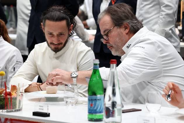 Sirha Lyon 2023 - Coupe du Monde de Pâtisserie - Team Japon (Takahiro Komai, Moe Takahashi - Chocolat, Naritoshi Suzuka - Sucre, Yusaku Shibata - Glace) le 21 janvier 2023 au Parc Eurexpo de Lyon. Le Chef-Pâtissier du Meurice Cédric Grolet et Pierre Hermé, Président du Jury. Jean-Marc Lhomer Bestimage World Cup for Pastry Chefs at the Sirha Lyon 2023 show in Lyon. January 21st, 2023. Lyon France *** Sirha Lyon 2023 Pastry World Cup Team Japan Takahiro Komai, Moe Takahashi Chocolate, Naritoshi Suzuka Sugar, Yusaku Shibata Ice January 21st, 2023 at Parc Eurexpo in Lyon Le Meurice Pastry Chef Cédric Grolet and Pierre Hermé, President of the Jury Jean Marc Lhomer Bestimage World Cup for Pastry Chefs at the Sirha Lyon 2023 show in Lyon Janua  Copyright: xJean-MarcxLhomerx xBestimagexJean-MarcxLhomerx xBestimagex