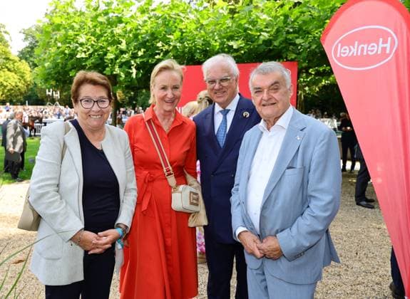 167. Henkel-Preis der Diana - German Oaks Stutenrennen dotiert mit 500.000 â‚¬ Preisgeld - (L-R) Gundula Reul , Pharma Managerin Marion Bock (IBSA Pharma Deutschland), Norbert Böhm ( Vorstand Düsseldorf Galopp ) mit NRW Ministerprüsident Herbert Reul (CDU) im Führring Düsseldorf Galopprennbahn Grafenberg NRW Deutschland *** 167 Henkel Prize of Diana German Oaks mare race endowed with 500,000 â¬ prize money L R Gundula Reul , Pharma Manager Marion Bock IBSA Pharma Germany , Norbert Böhm Board of Directors Düsseldorf Galopp with NRW Minister President Herbert Reul CDU in the lead ring Düsseldorf Galopprennbahn Grafenberg NRW Germany