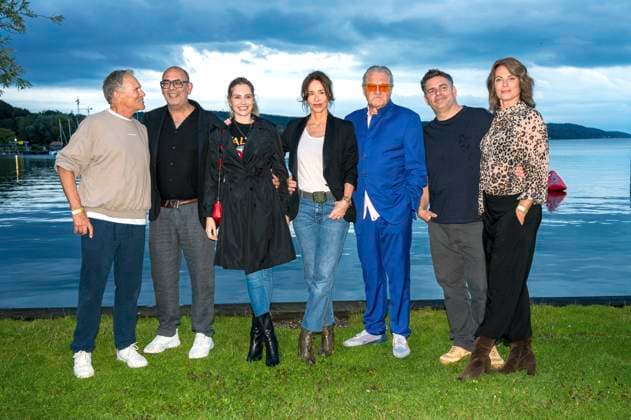Christian Tramitz, Hannes Ringelstetter, Mitsou Jung, Katharina Müller-Elmau, Michael Brandner, Paul Sedlmeir und Susu Padotzke bei der Premiere von zwei neuen Folgen der ARD-Vorabendserie Hubert ohne Staller auf dem Open Air Starnberg 2025 im Open Air Kino im Seebad. Starnberg, 05.08.2025