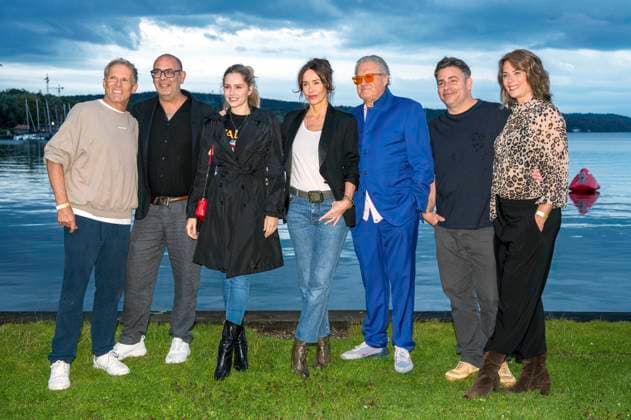 Christian Tramitz, Hannes Ringelstetter, Mitsou Jung, Katharina Müller-Elmau, Michael Brandner, Paul Sedlmeir und Susu Padotzke bei der Premiere von zwei neuen Folgen der ARD-Vorabendserie Hubert ohne Staller auf dem Open Air Starnberg 2025 im Open Air Kino im Seebad. Starnberg, 05.08.2025