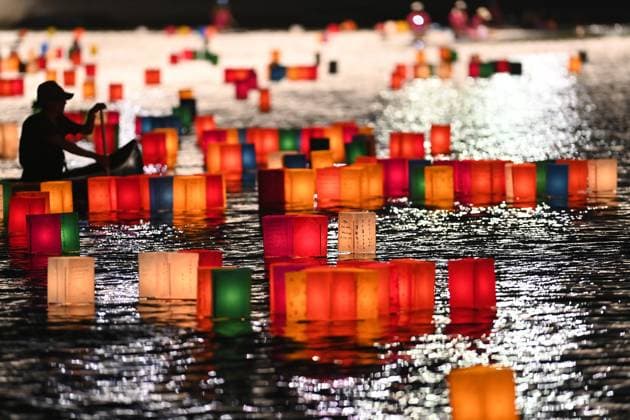 News Themen der Woche KW32 80th anniversary of the atomic bomb tragedy in Hiroshima HIROSHIMA, JAPAN - AUGUST 06: People attend the Peace Message Lantern Floating Ceremony in front of the Atomic Dome Bomb at the Hiroshima Peace Memorial Park to pay tribute to the atomic bomb victims in Hiroshima, Japan, on August 06, 2025. Japan commemorates the 80th anniversary of the atomic bomb tragedy in Hiroshima. During World War II, on August 6, 1945, the first atomic bomb in the world history was dropped on Hiroshima by the USA, which caused the instant death of an estimated 70,000 people and the death of thousands from the effects of radiation in the following years. David Mareuil Anadolu Hiroshima Japan. Editorial use only. Please get in touch for any other usage.  Copyright: x2025xAnadoluxDavidxMareuilx