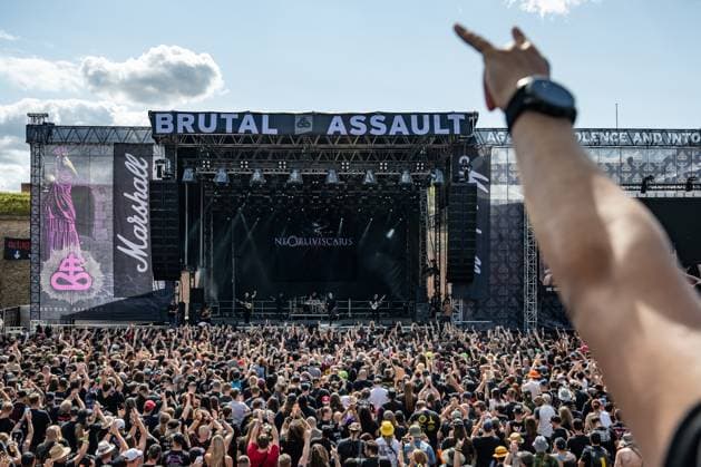 Australian progressive metal band Ne Obliviscaris fans at the 28th Brutal Assault extreme music festival in Josefov fortress near Jaromer, Nachod district, Hradec Kralove Region, Czech Republic, August 6, 2025. (CTKxPhoto DavidxTanecek) CTKPhotoP2025080605376  CTKPhotoP2025080605376