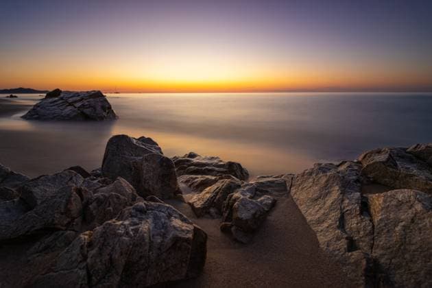Sonnenaufgang am Mittelmeer (Sardinien) Die Sonne geht auf an der Costa Rei, einem Küstenabschnitt der italienischen Mittelmeer-Insel Sardinien. Costa Rei Monte Nai Sardinien Italien Sardinien *** Sunrise on the Mediterranean Sardinia The sun rises on the Costa Rei, a stretch of coastline on the Italian Mediterranean island of Sardinia Costa Rei Monte Nai Sardinia Italy Sardinia 2025-08-05_sardinien_costa-rei_sonnenaufgang_03