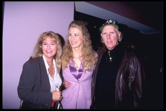 Citizen Ruth Premiere November 21, 1996; Hollywood, CA, USA; LAURA DERN with parents DIANE LADD and BRUCE DERN attends the premiere of Citizen Ruth. Hollywood California USA Copyright: xKathyxHutchinsx