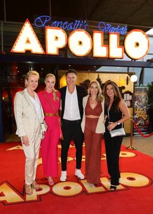 Roncalli s Apollo Variete - Fresh n Funk Premierenvorstellung - (L-R) Marion Bock, Antje Brdaric , Thomas Brdaric, Sarah Valentina Winkaus und Stephania Lanzilotta als VIP-Gäste Düsseldorf Apollo NRW Deutschland