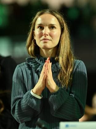 Jane Goodall speaks at the UNESCO PARIS, FRANCE - OCTOBER 19: Israeli-American actress Natalie Portman applauds as English zoologist, primatologist and anthropologist Jane Goodall (not seen) speaks at the United Nations Educational, Scientific and Cultural Organization (UNESCO) headquarters in Paris, France on October 19, 2024. France World. Editorial use only. Please get in touch for any other usage.  Copyright: x2025xAnadoluxMustafaxYalcÄ±nx