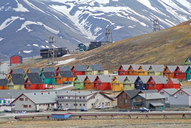 Longyearbyen on Svalbard Island Norway June 19, 2006 - Longyearbyen, Svalbard, Norway - Rows of multicoloured homes in Longyearbyen, Svalbard, Norway. The area is home to the northernmost civilian settlement and has suffered effects of global warming on the Arctic environment. Copyright: xPeterxVermeijx