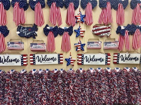 Patriotic home dÃ cor decorations on display, Hobby Lobby, New York City, New York, USA  Copyright: xSRJxPixx ghi-plexi02041.jpeg